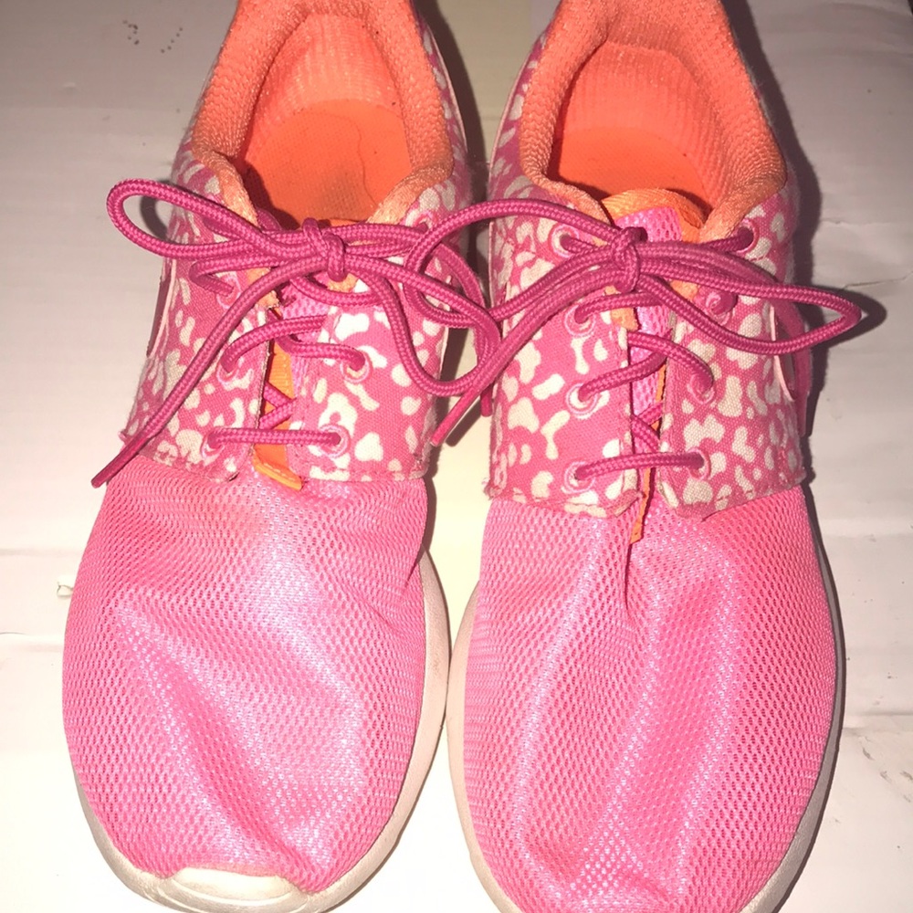 Ladies pink Nike Roche’s